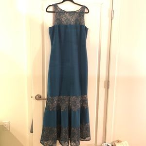 Green formal gown. Size 14.